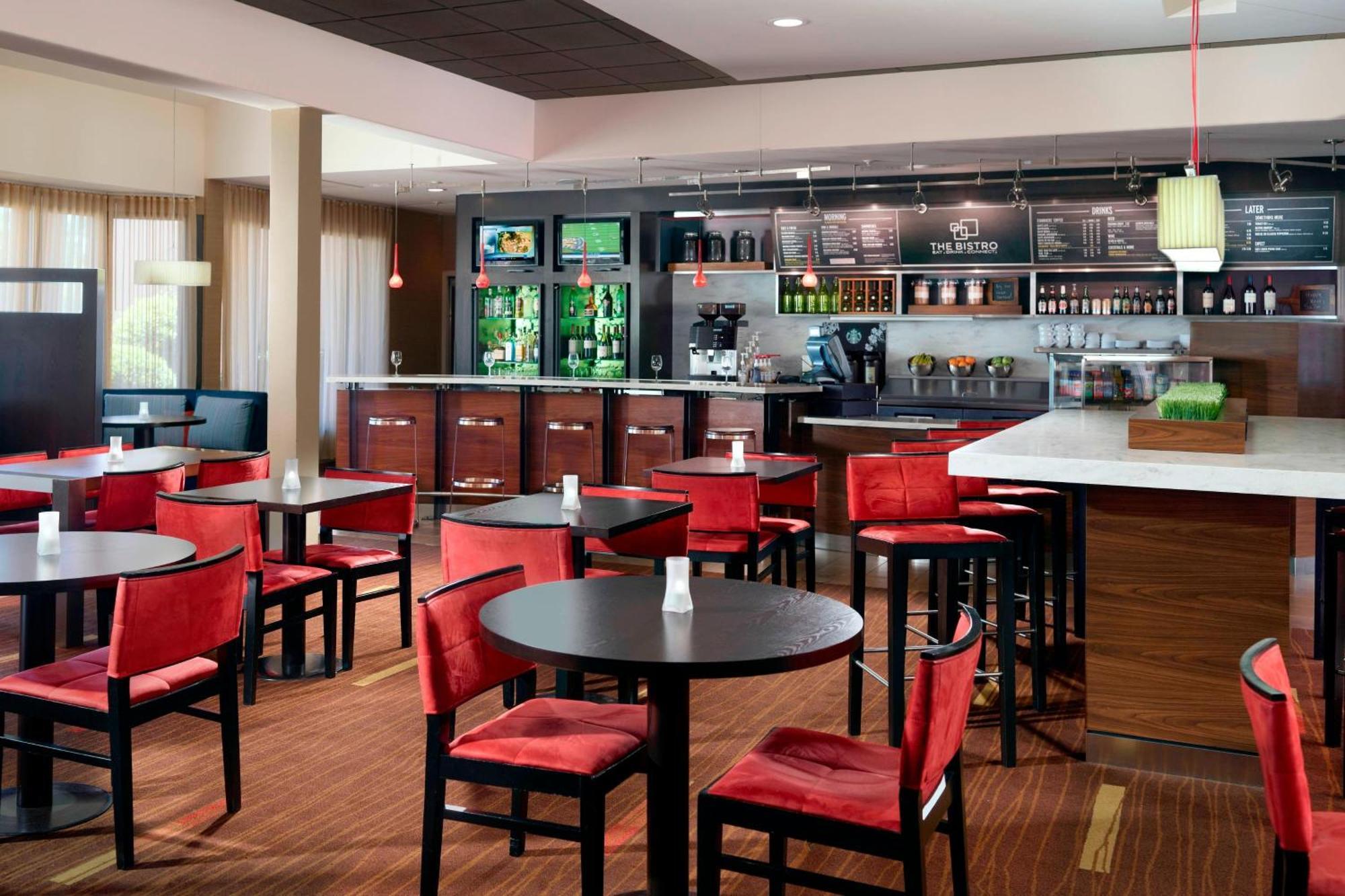 Courtyard By Marriott Columbus Hotel Exterior photo