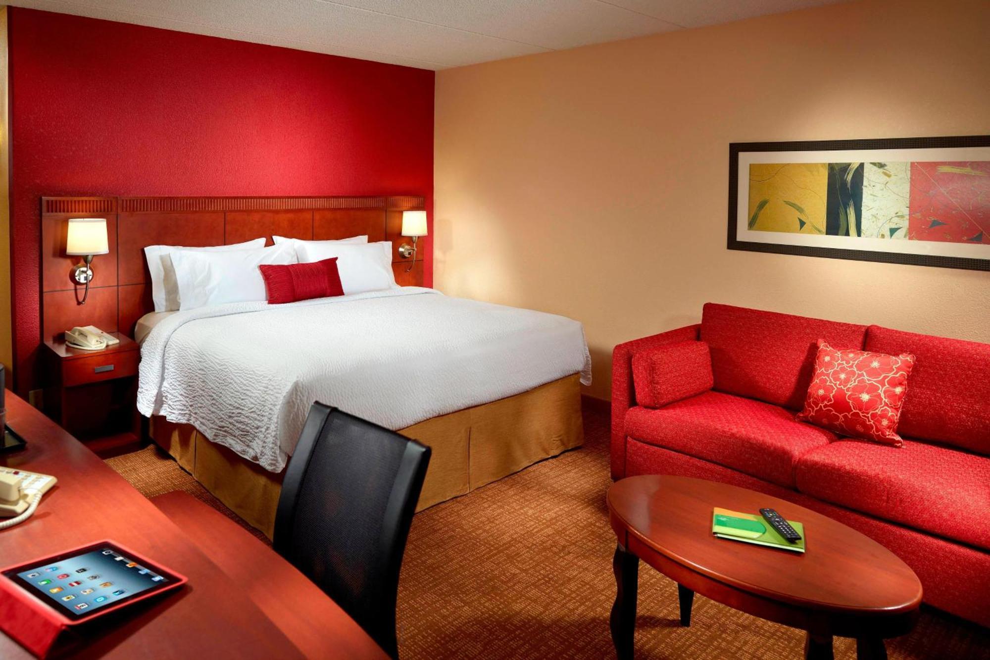 Courtyard By Marriott Columbus Hotel Exterior photo
