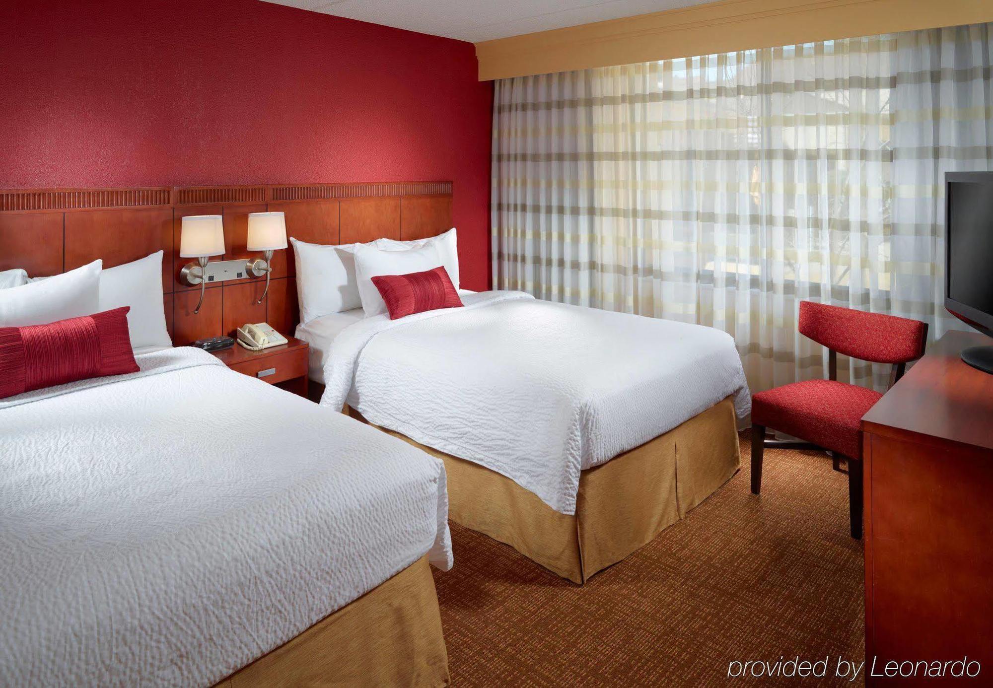 Courtyard By Marriott Columbus Hotel Exterior photo