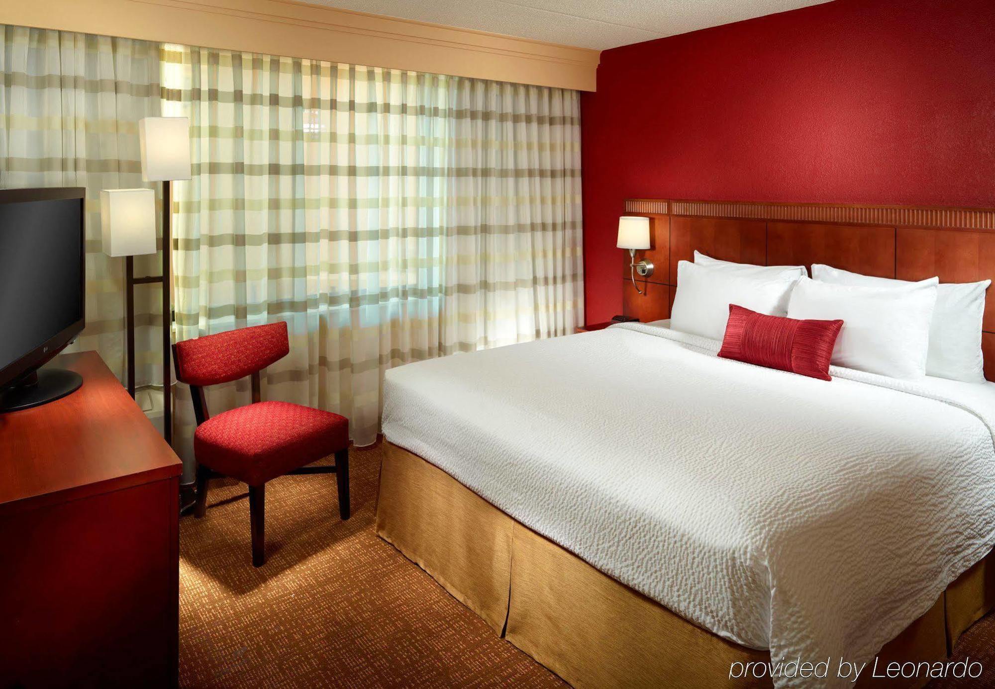 Courtyard By Marriott Columbus Hotel Exterior photo