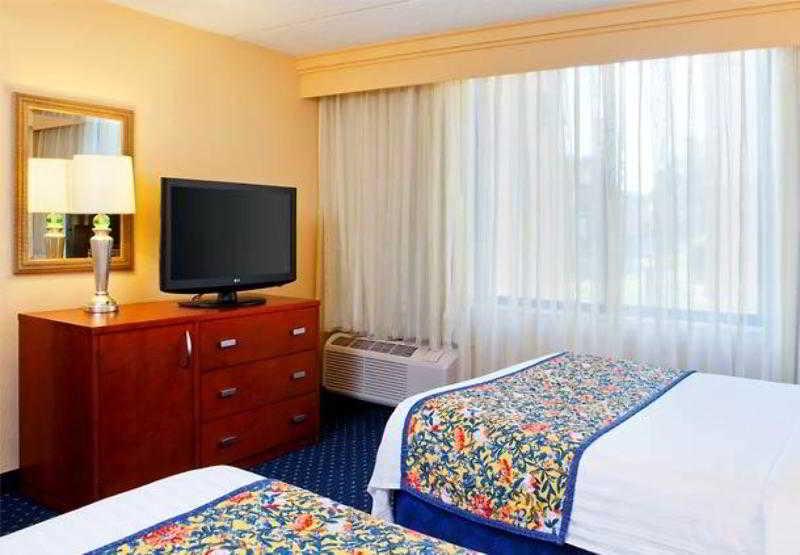 Courtyard By Marriott Columbus Hotel Room photo