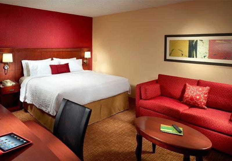 Courtyard By Marriott Columbus Hotel Exterior photo