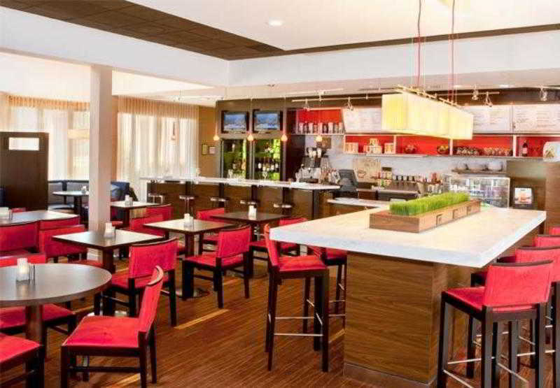 Courtyard By Marriott Columbus Hotel Exterior photo
