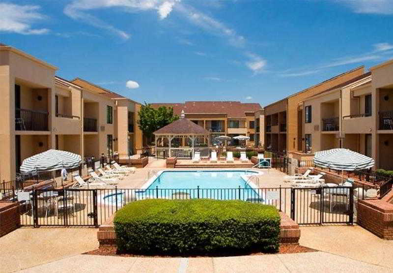 Courtyard By Marriott Columbus Hotel Exterior photo