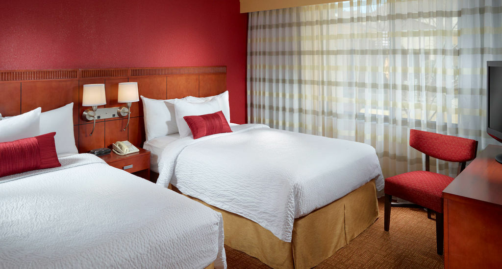 Courtyard By Marriott Columbus Hotel Exterior photo