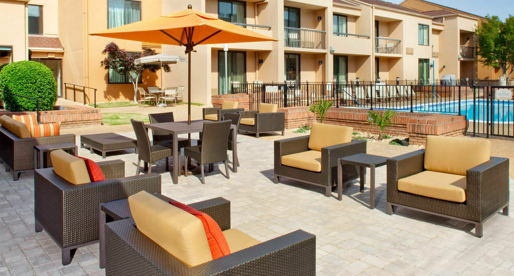 Courtyard By Marriott Columbus Hotel Exterior photo